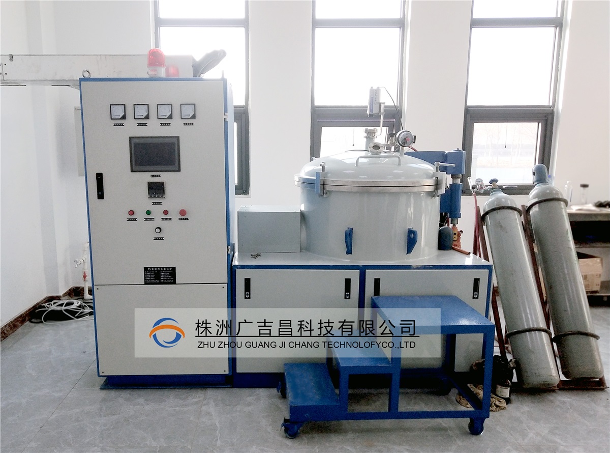 石油大学项目自带楼梯3200度石墨化炉设备安装调试完成