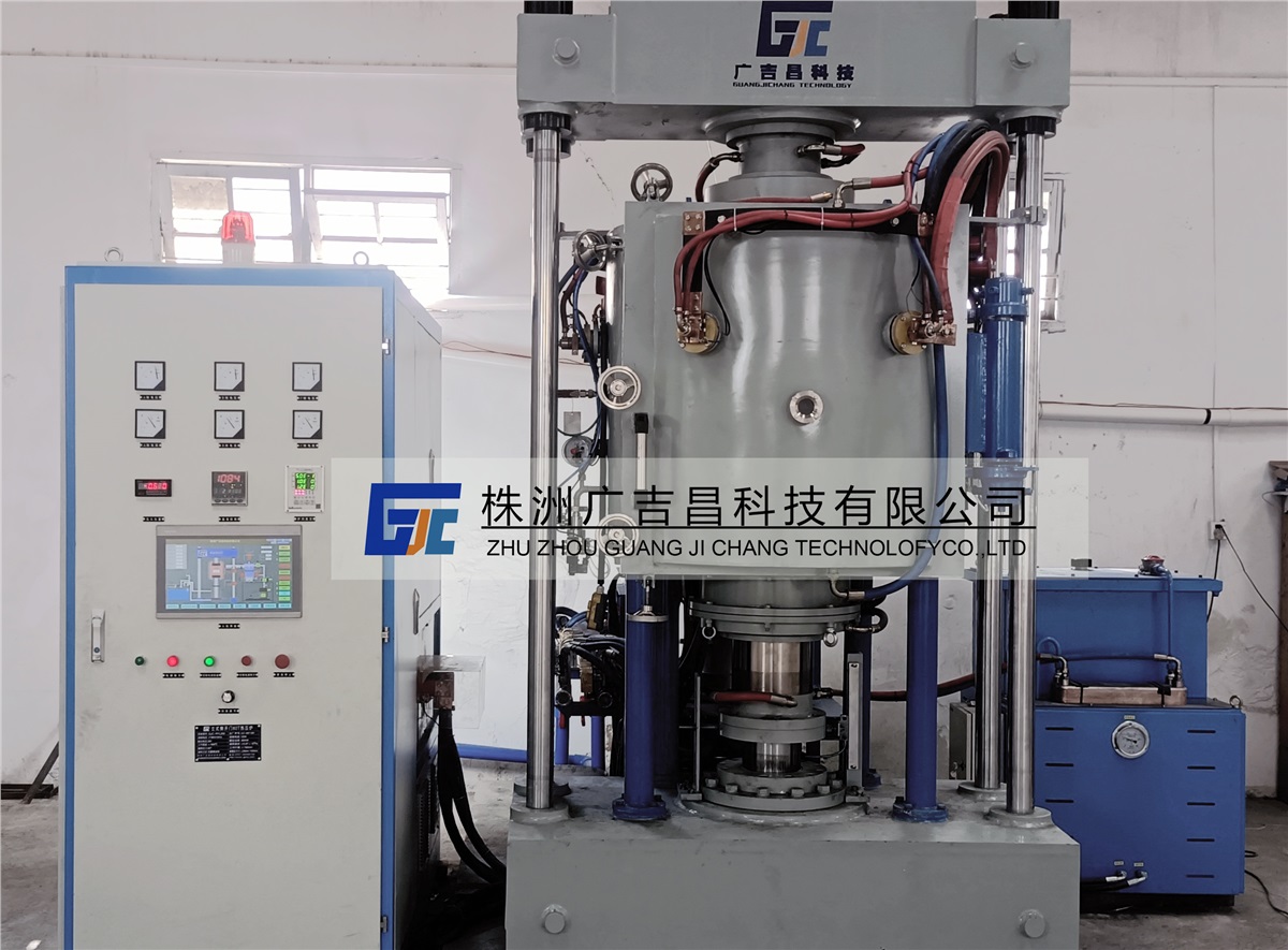 800吨真空热压炉设备安装调试完成