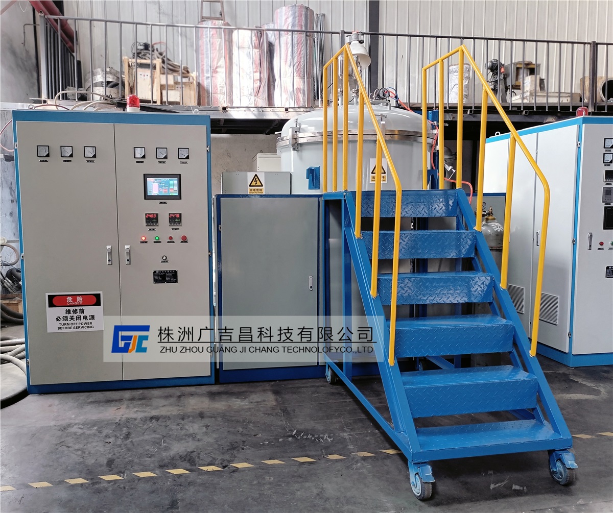 讲解二种不同类型石墨化炉